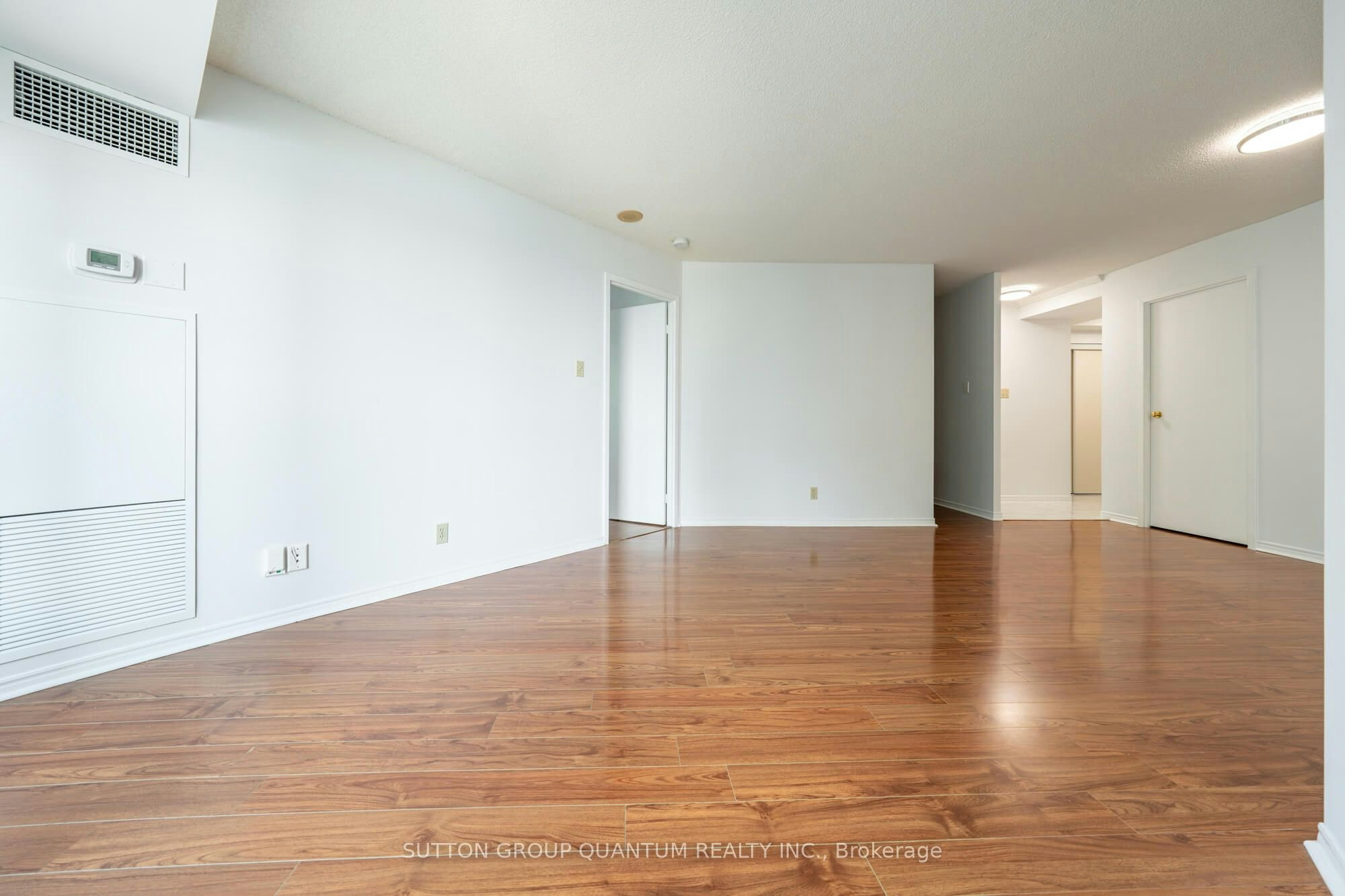 2113-10 Yonge Street, Toronto, ON, M5E 1R4 - 10