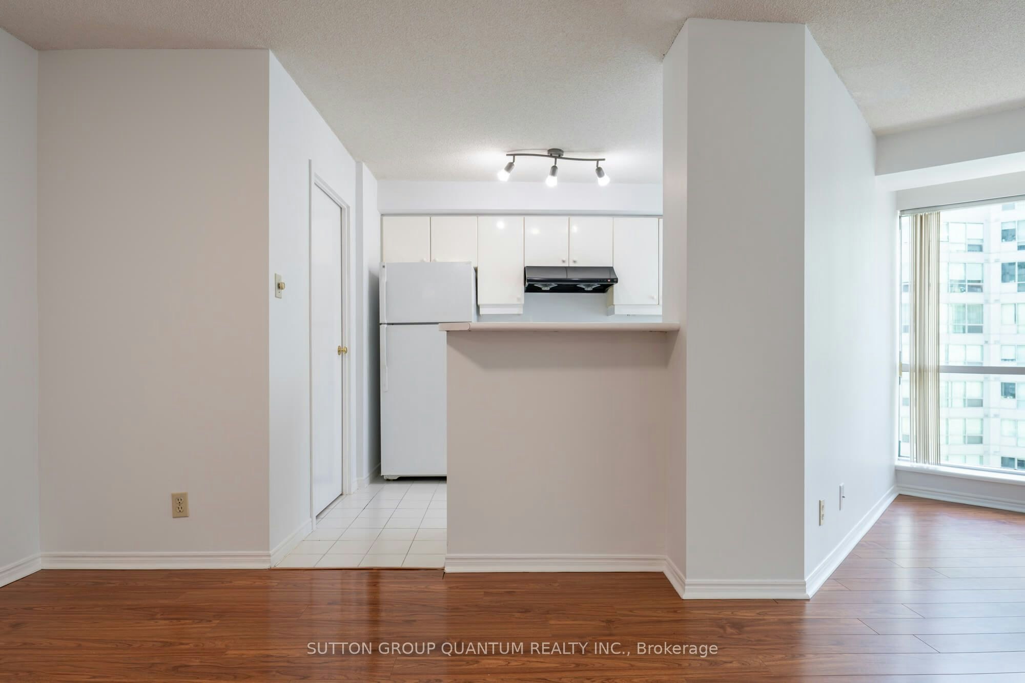 2113-10 Yonge Street, Toronto, ON, M5E 1R4 - 6