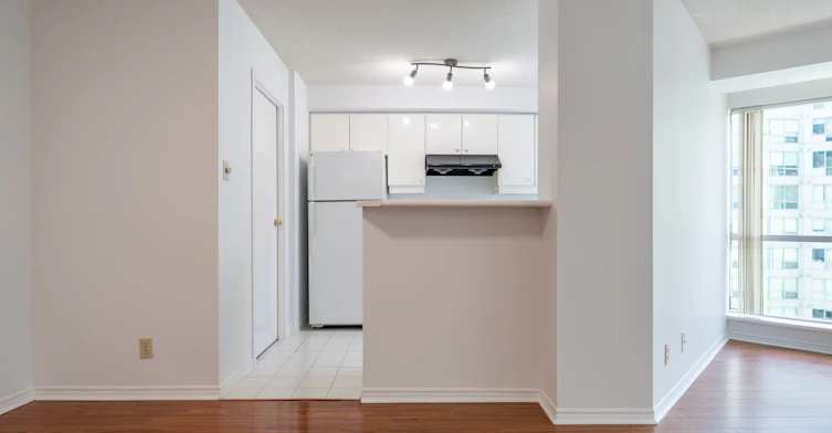 2113-10 Yonge Street, Toronto, ON, M5E 1R4 - 6