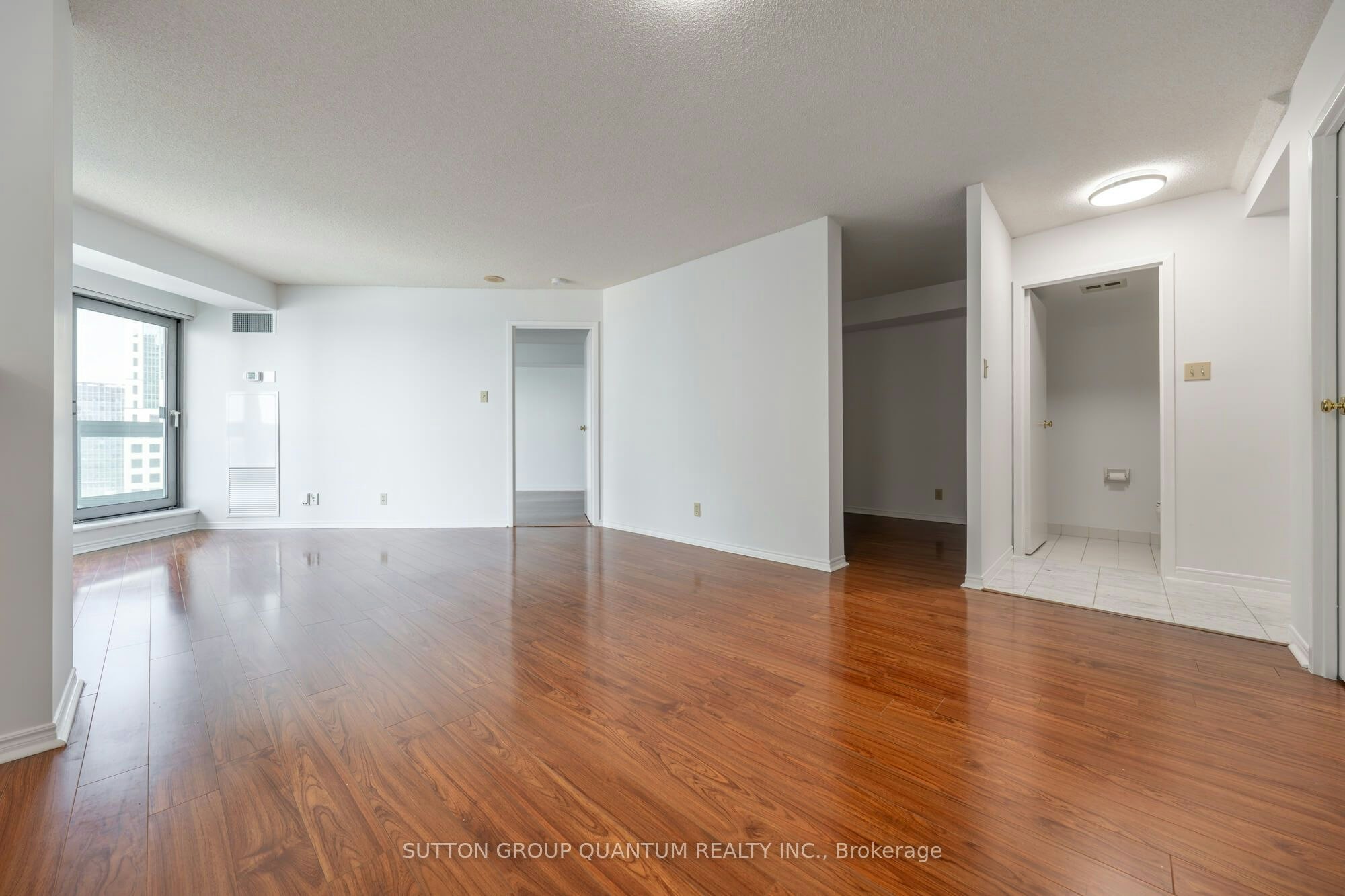 2113-10 Yonge Street, Toronto, ON, M5E 1R4 - 5