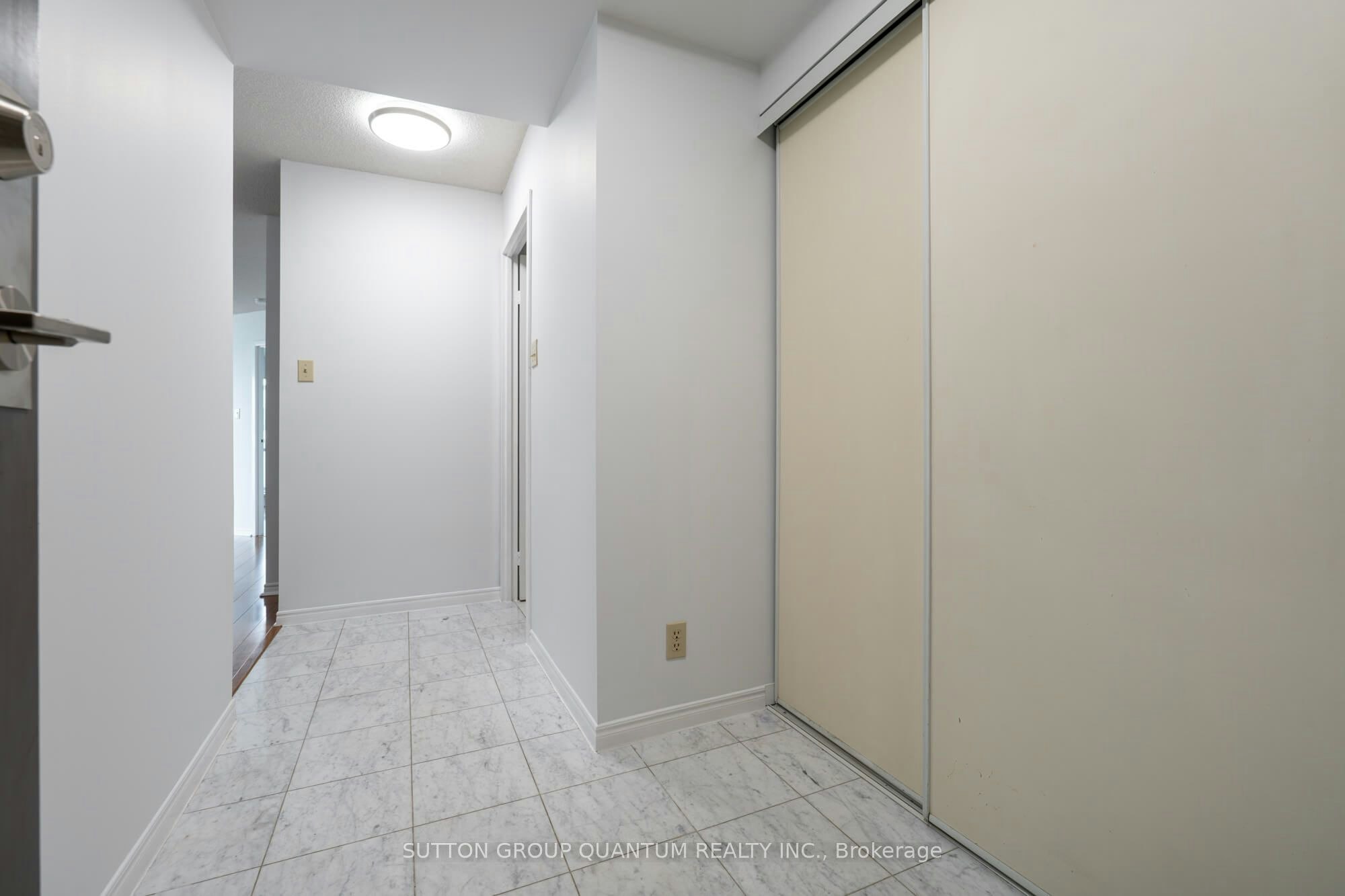 2113-10 Yonge Street, Toronto, ON, M5E 1R4 - 3
