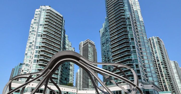 2113-10 Yonge Street, Toronto, ON, M5E 1R4