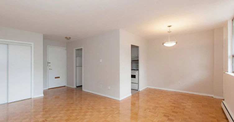 203-525 Eglinton Avenue E, Toronto, ON, M4P 1N5 - 2