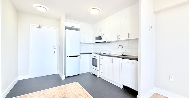 404-1500 Bathurst Street, Toronto, ON, M5P 3L3 - 3