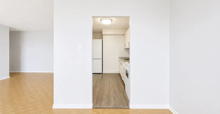 804-525 Eglinton Avenue E, Toronto, ON, M4P 1N5 - 6
