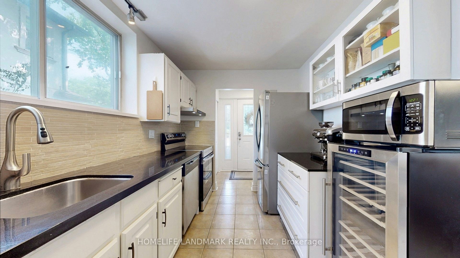 30 Paperbirch Drive, Toronto, ON, M3C 2E7 - 9