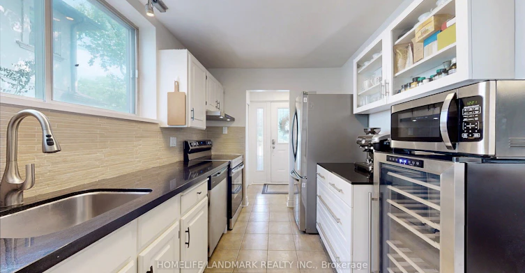 30 Paperbirch Drive, Toronto, ON, M3C 2E7 - 9