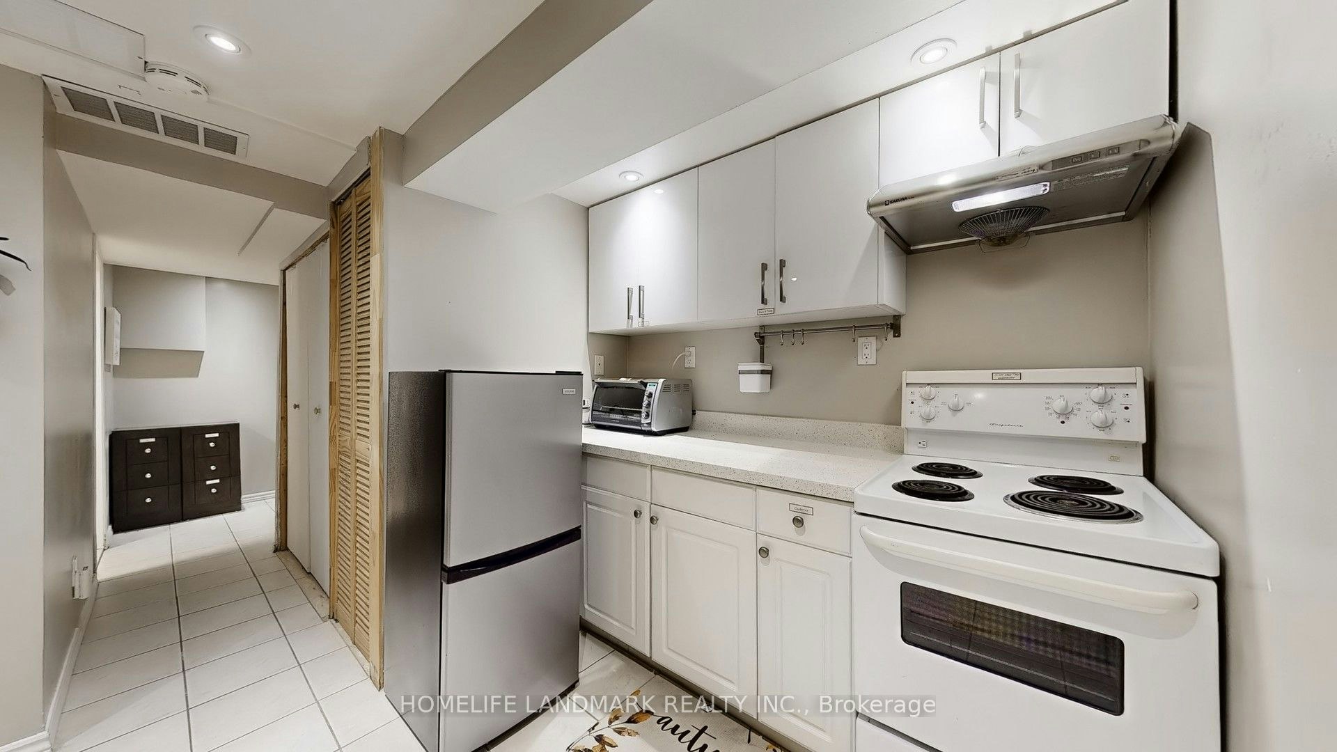 30 Paperbirch Drive, Toronto, ON, M3C 2E7 - 19