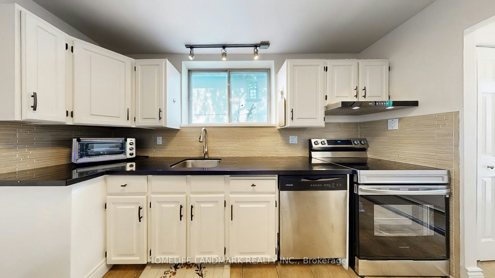 30 Paperbirch Drive, Toronto, ON, M3C 2E7 - 8