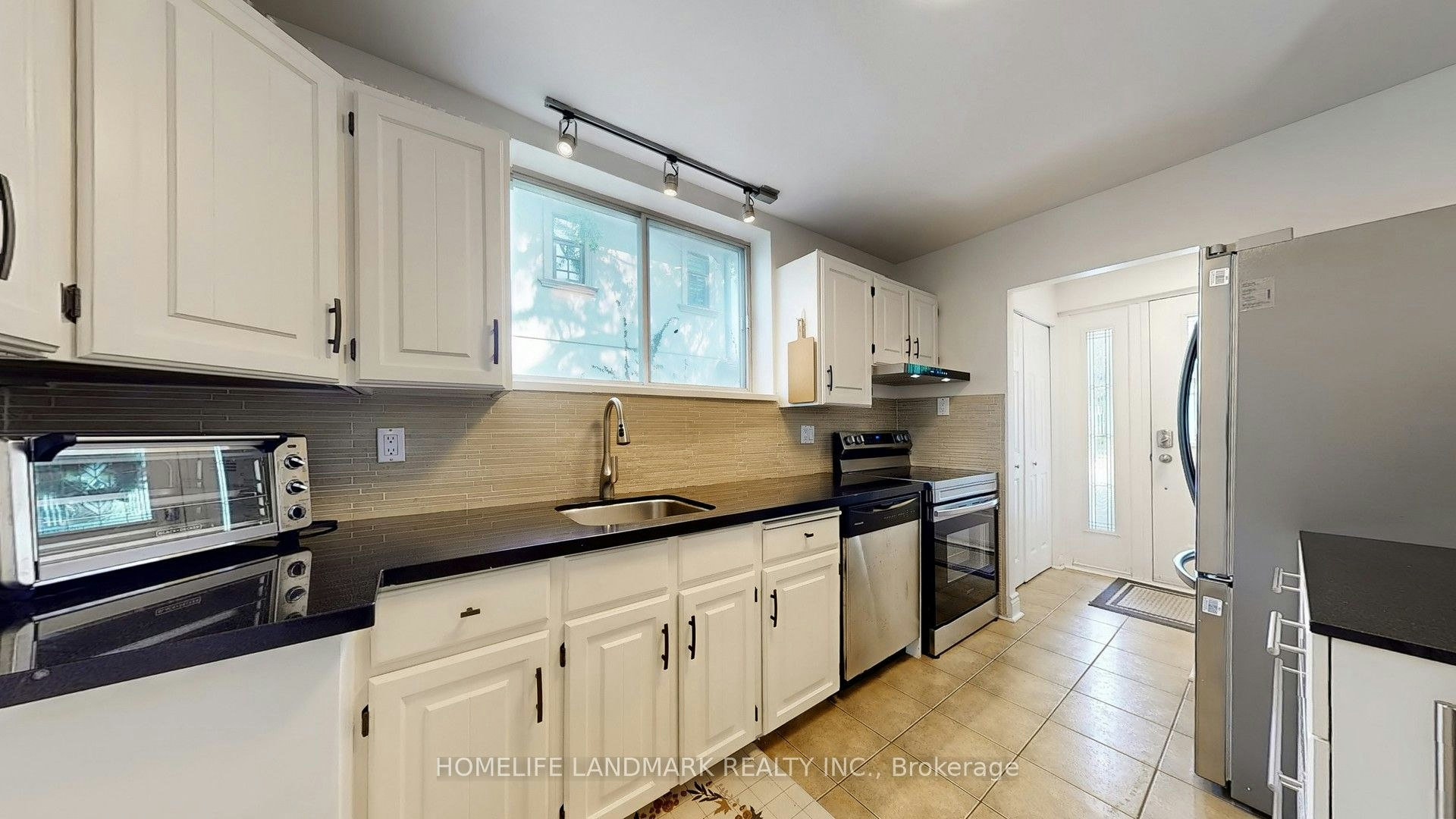 30 Paperbirch Drive, Toronto, ON, M3C 2E7 - 7