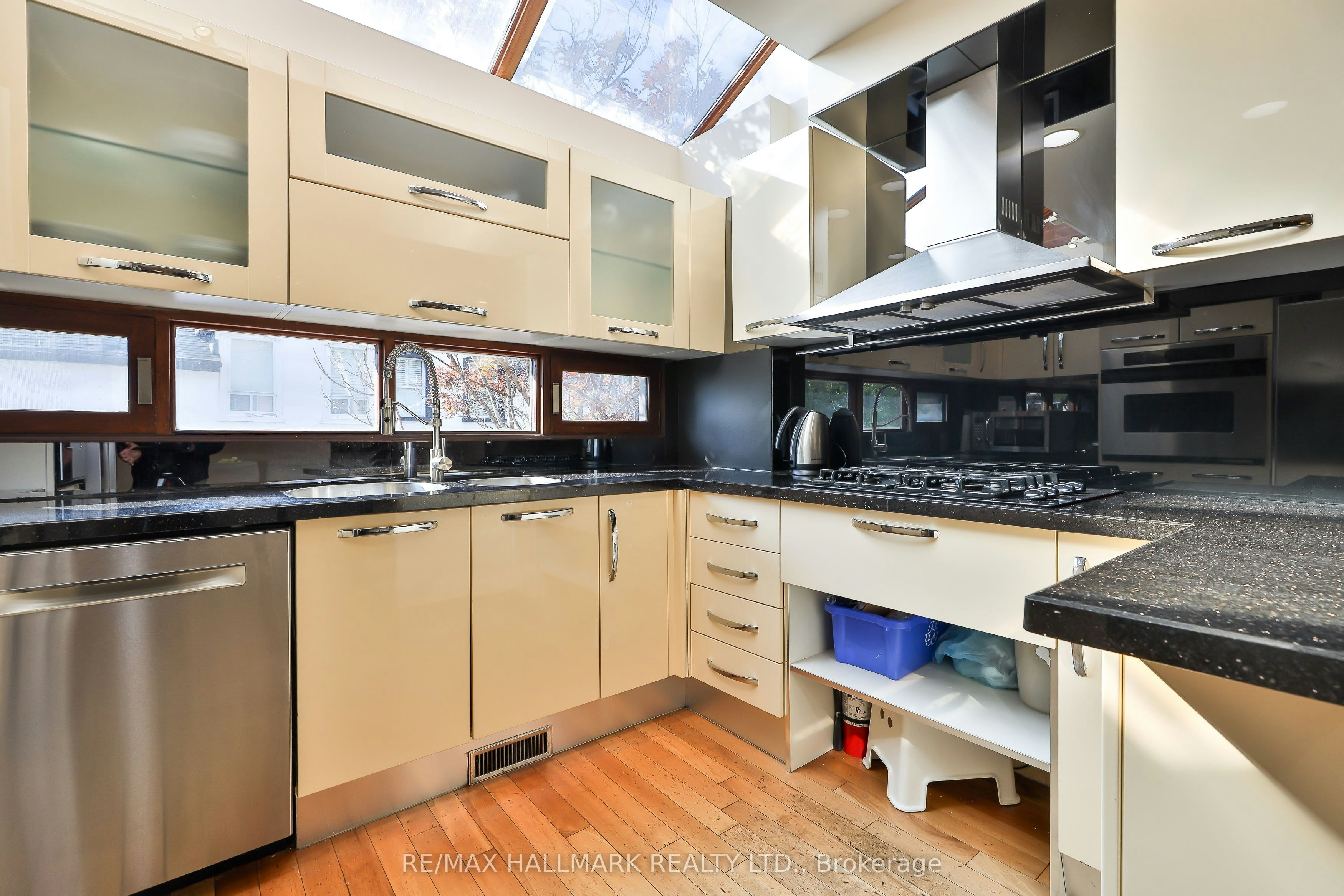 30A Bishop Street, Toronto, ON, M5R 1N2 - 6