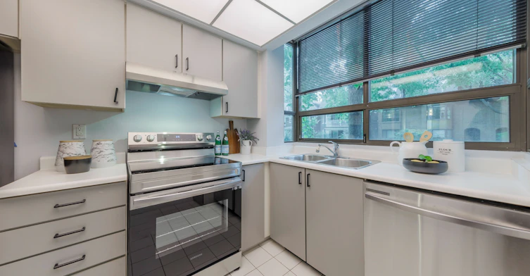 25 Dundonald Street, Toronto, ON, M4Y 1K3 - 4