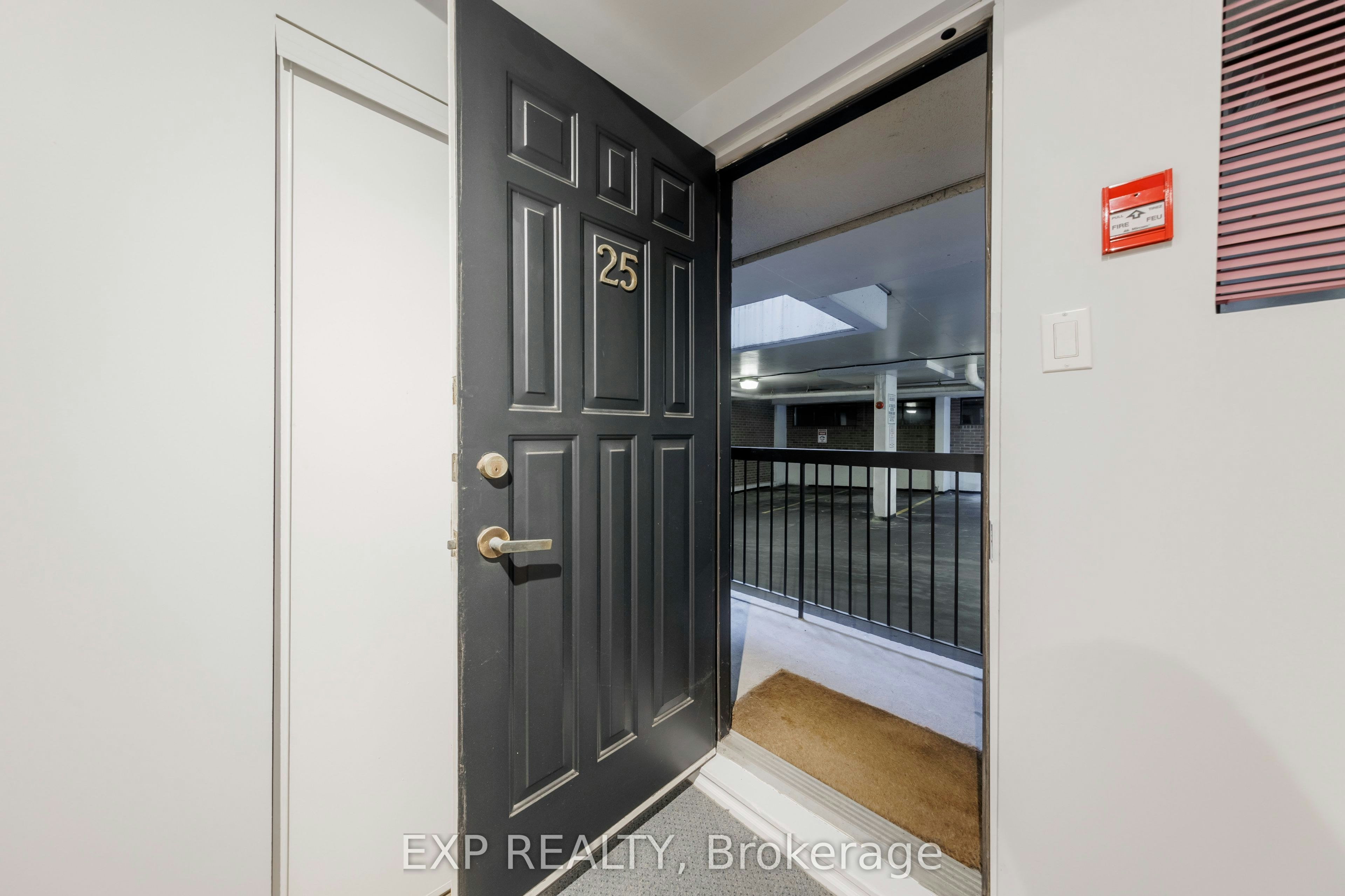 25 Dundonald Street, Toronto, ON, M4Y 1K3 - 25