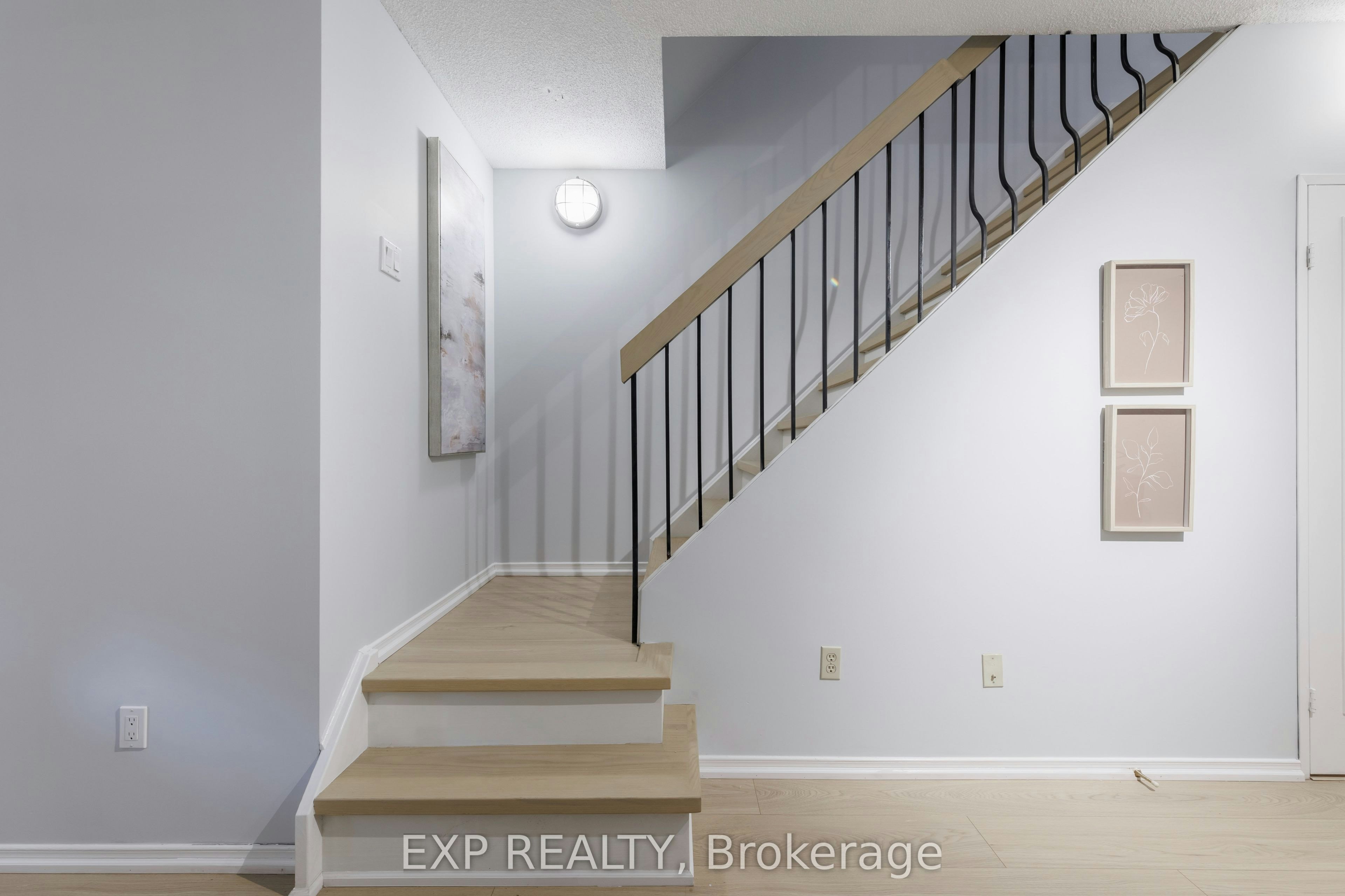 25 Dundonald Street, Toronto, ON, M4Y 1K3 - 24