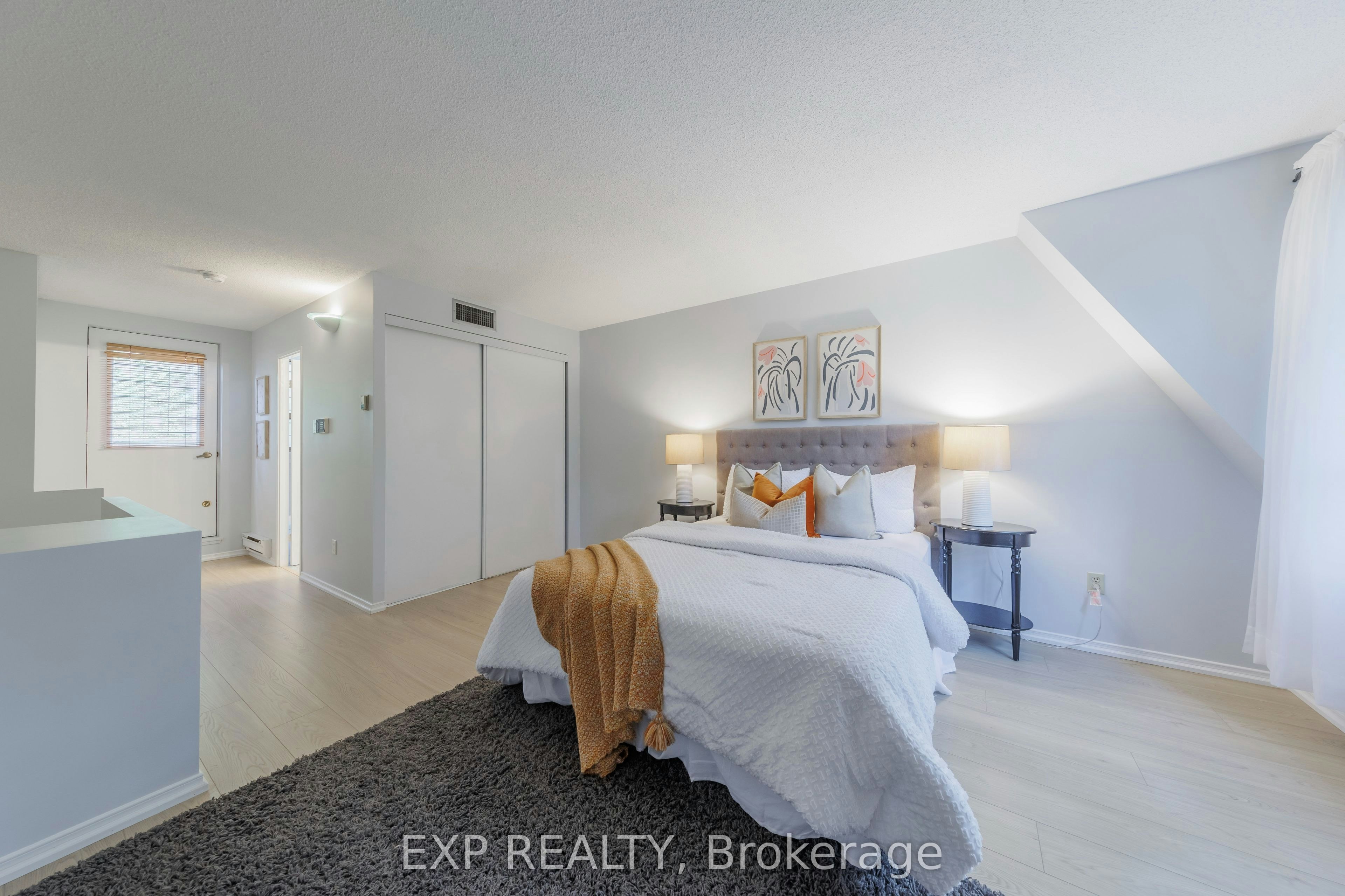 25 Dundonald Street, Toronto, ON, M4Y 1K3 - 16