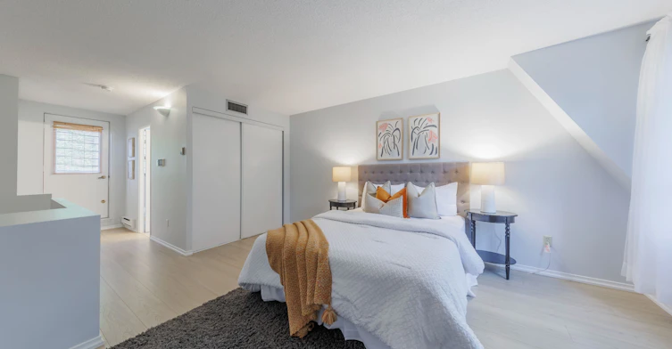 25 Dundonald Street, Toronto, ON, M4Y 1K3 - 16