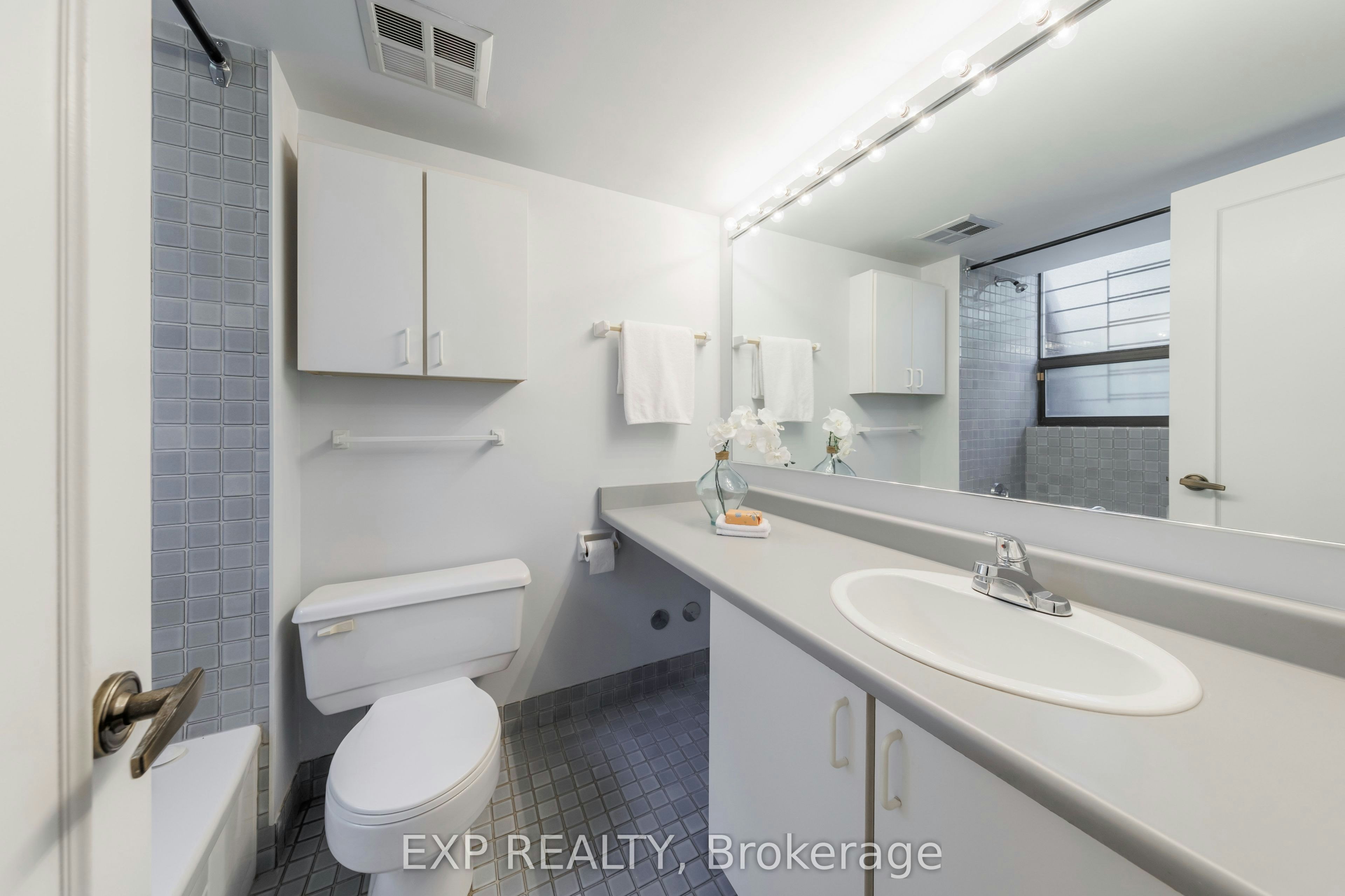 25 Dundonald Street, Toronto, ON, M4Y 1K3 - 17