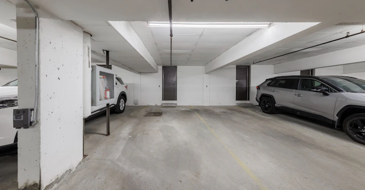 25 Dundonald Street, Toronto, ON, M4Y 1K3 - 26