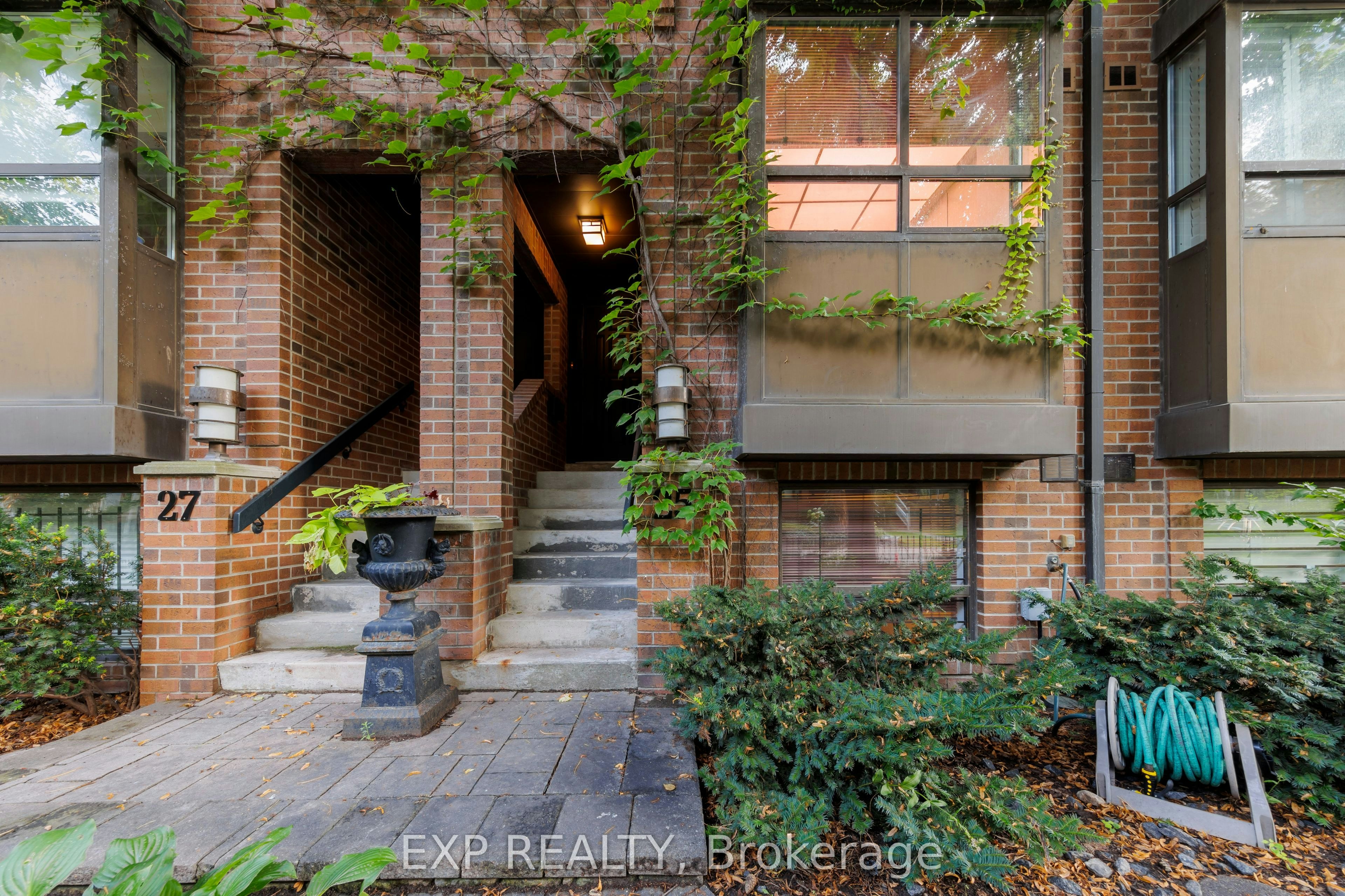 25 Dundonald Street, Toronto, ON, M4Y 1K3 - 27