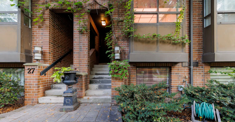 25 Dundonald Street, Toronto, ON, M4Y 1K3 - 27