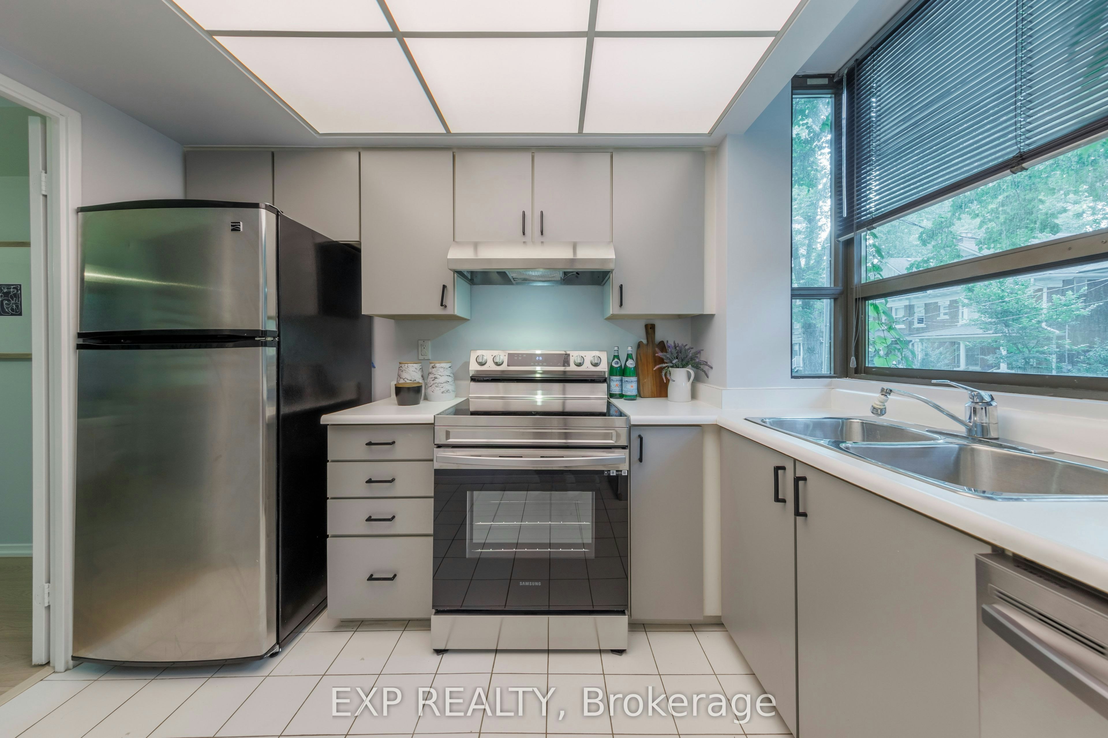 25 Dundonald Street, Toronto, ON, M4Y 1K3 - 5