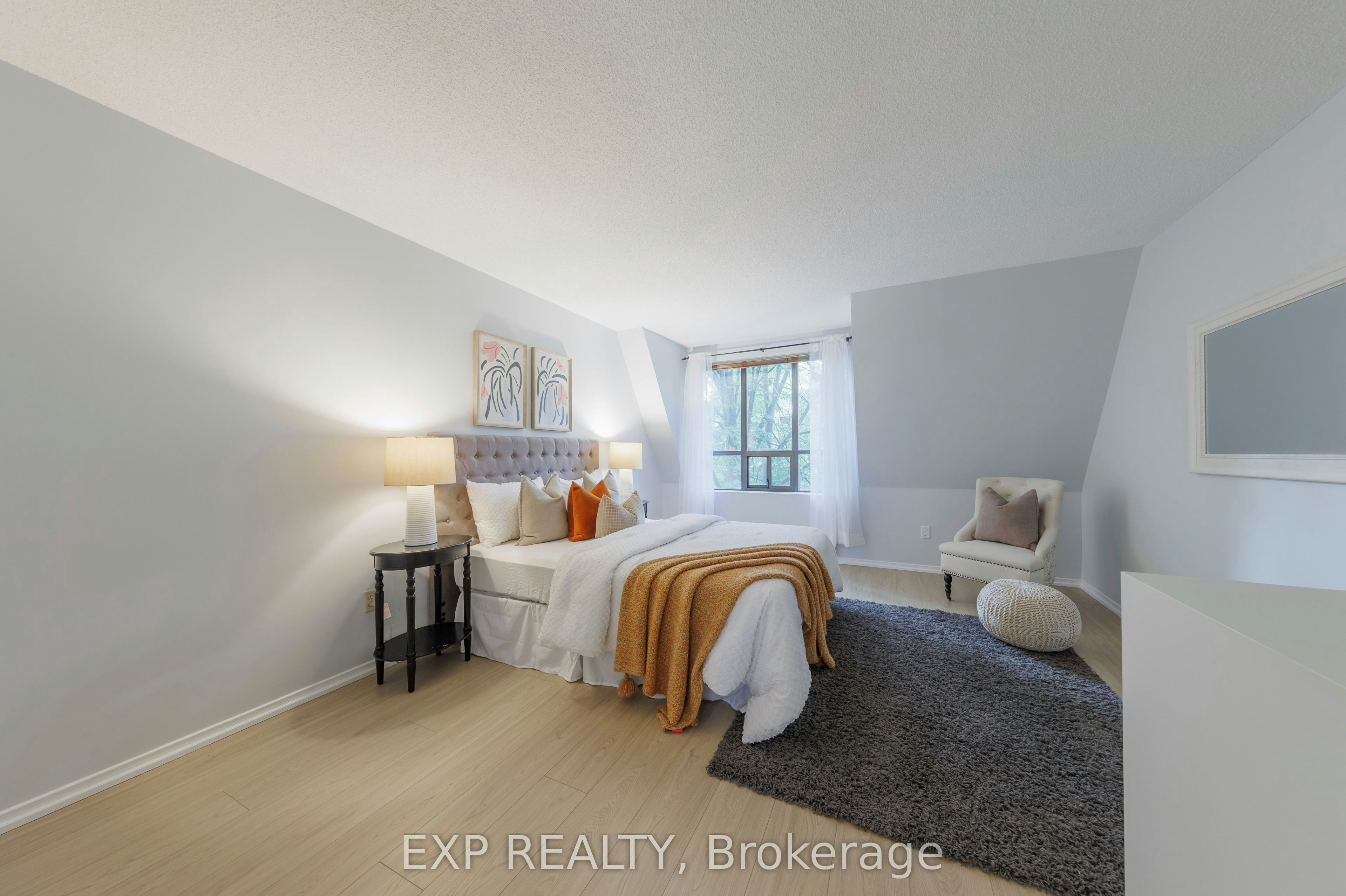 25 Dundonald Street, Toronto, ON, M4Y 1K3 - 14