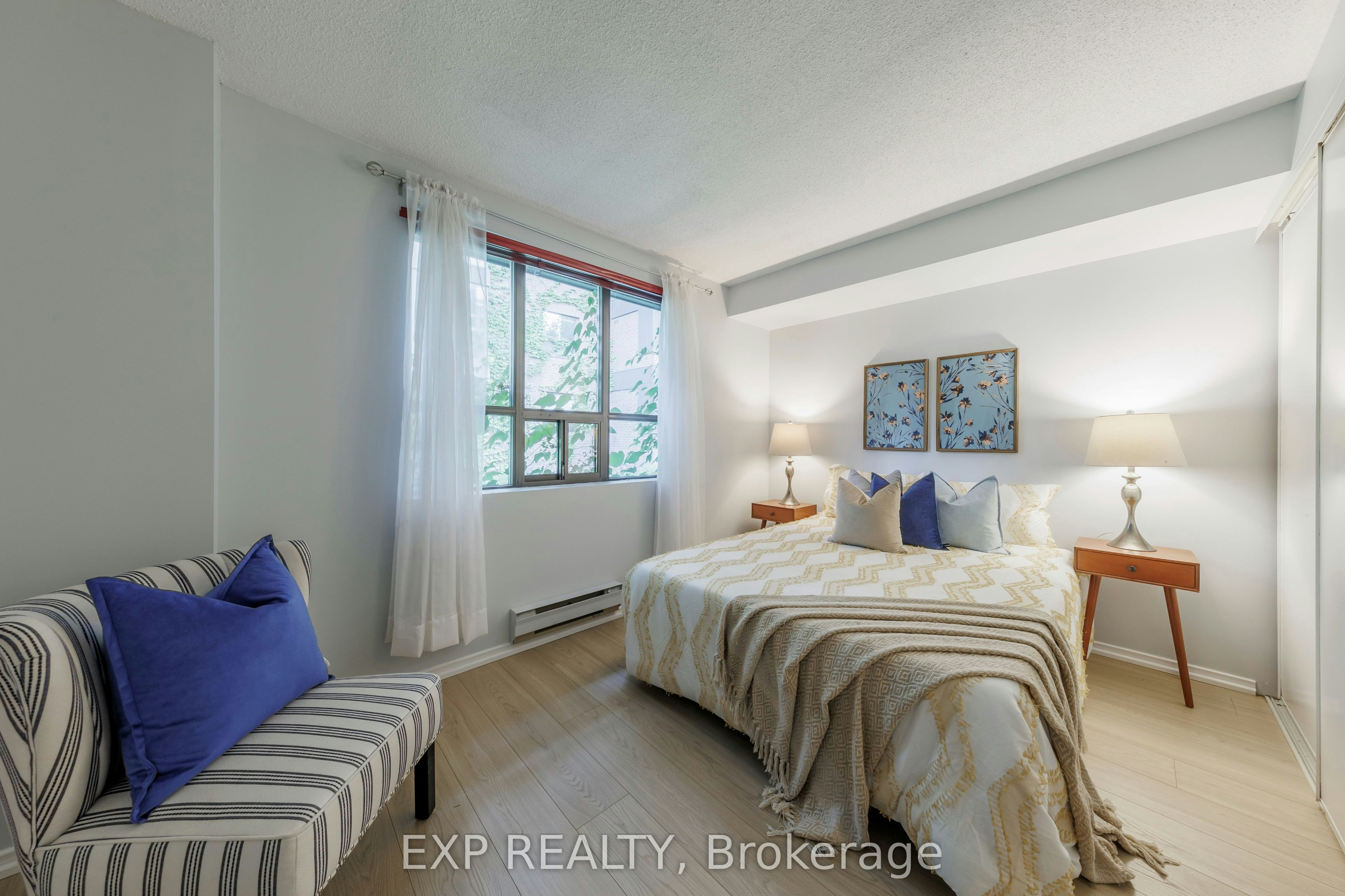 25 Dundonald Street, Toronto, ON, M4Y 1K3 - 11