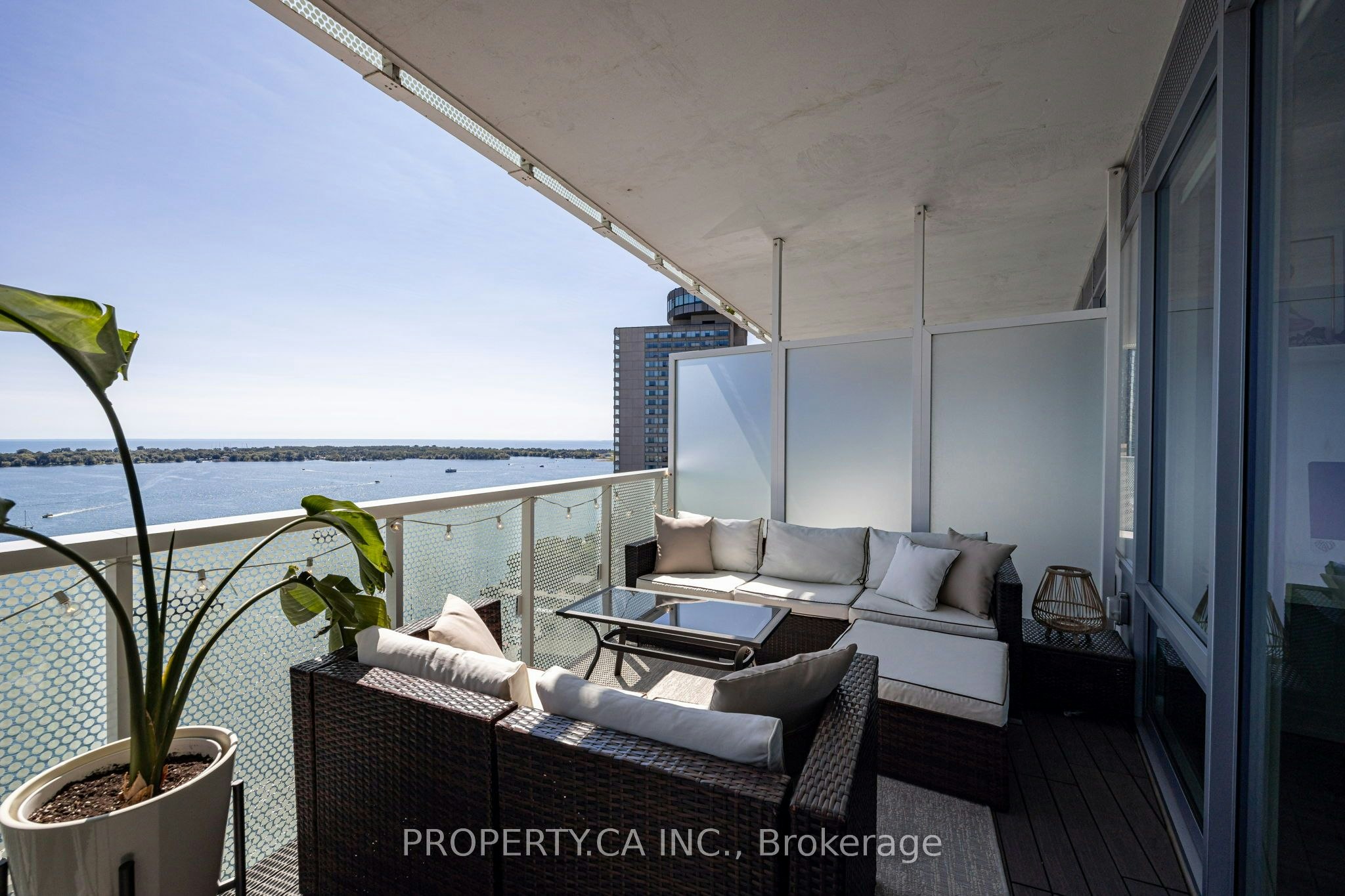 2203-15 Queens Quay E, Toronto, ON, M5E 0C5 - 2