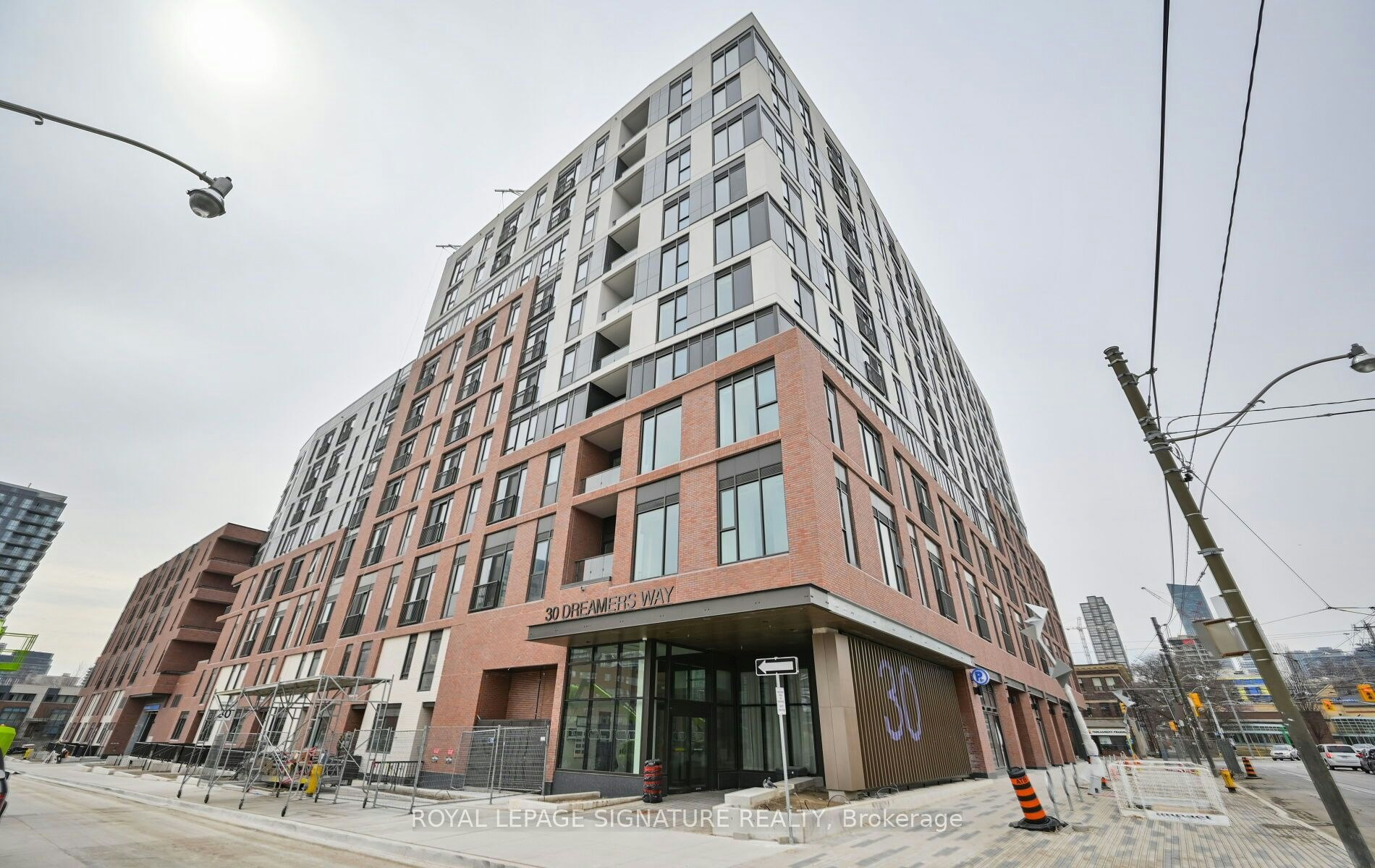 825-30 Dreamers Way, Toronto, ON, M5A 0Y7 - 2