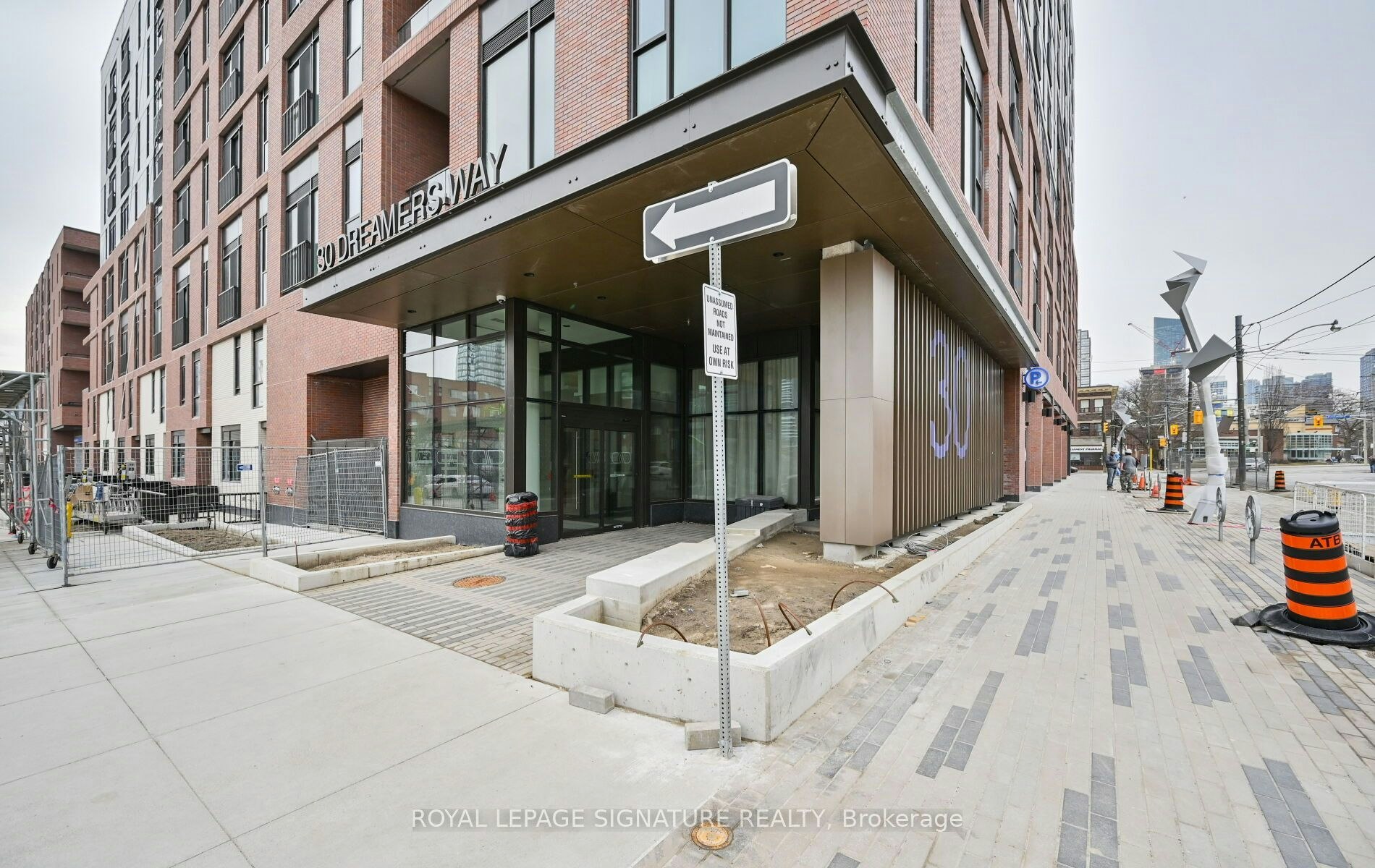 825-30 Dreamers Way, Toronto, ON, M5A 0Y7 - 3