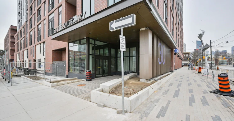 825-30 Dreamers Way, Toronto, ON, M5A 0Y7 - 3