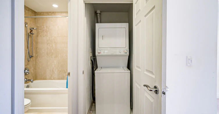2103-35 Balmuto Street, Toronto, ON, M4Y 0A3 - 23