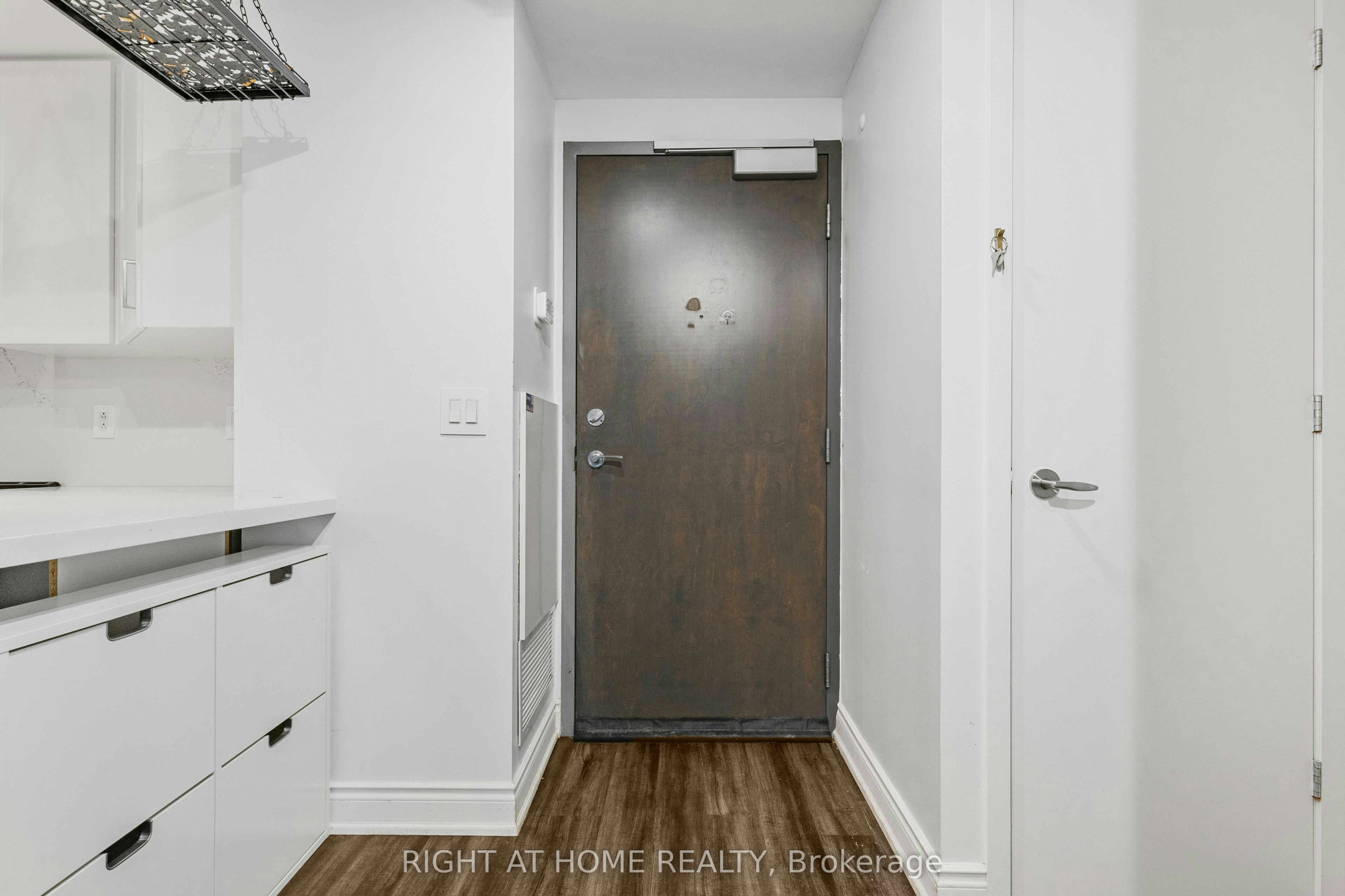 1102-281 Mutual Street, Toronto, ON, M4Y 3C4 - 7