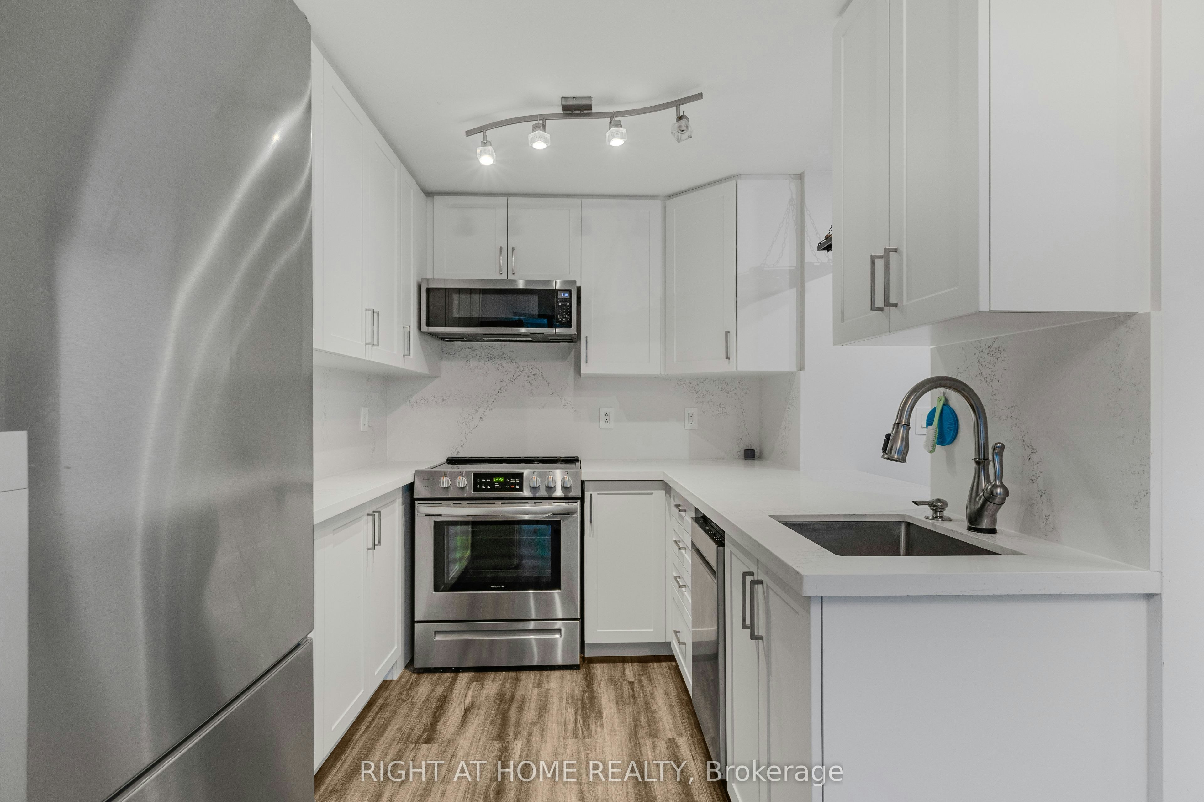 1102-281 Mutual Street, Toronto, ON, M4Y 3C4 - 5
