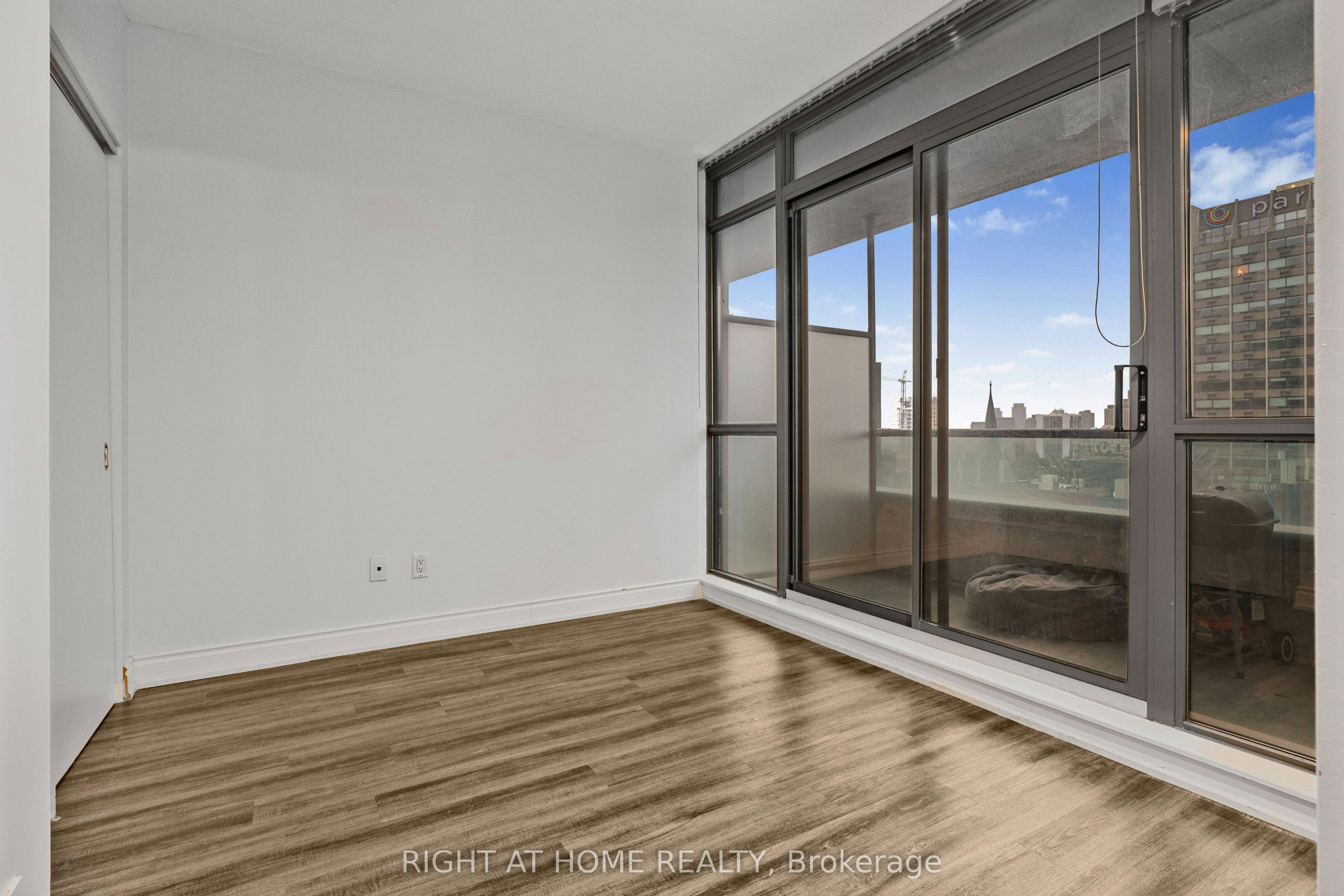 1102-281 Mutual Street, Toronto, ON, M4Y 3C4 - 11
