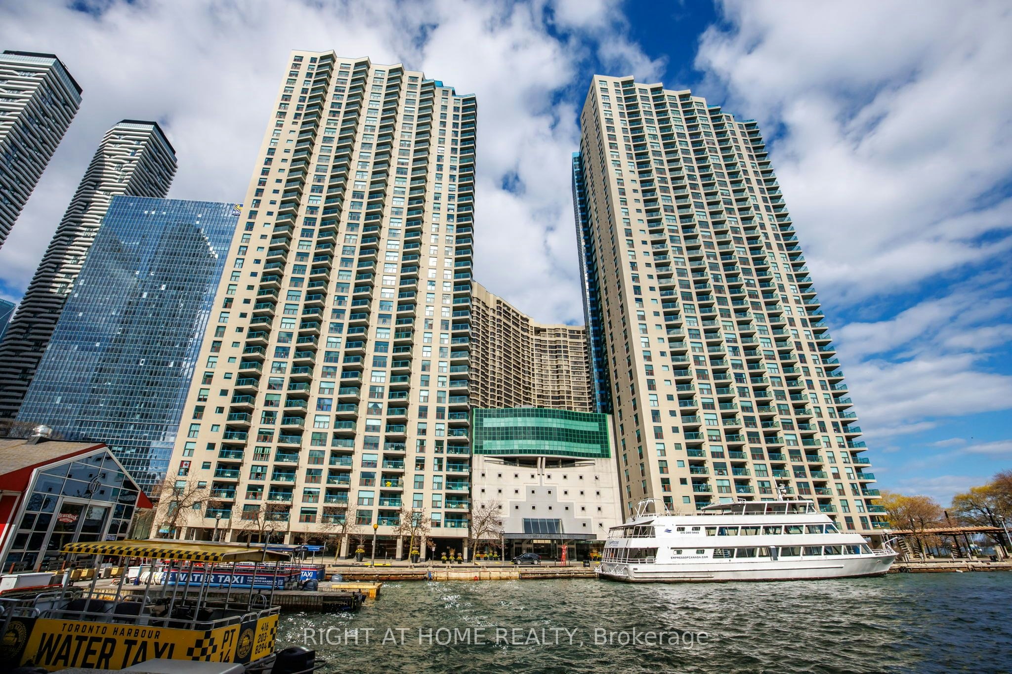 2306-77 Harbour Square, Toronto, ON, M5J 2S2