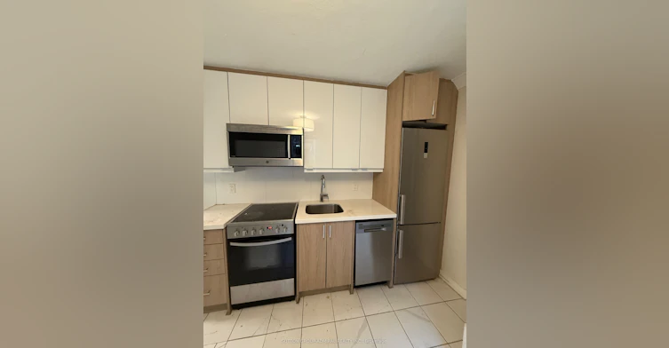 12-166 Eastbourne Avenue, Toronto, ON, M5P 2G6 - 3
