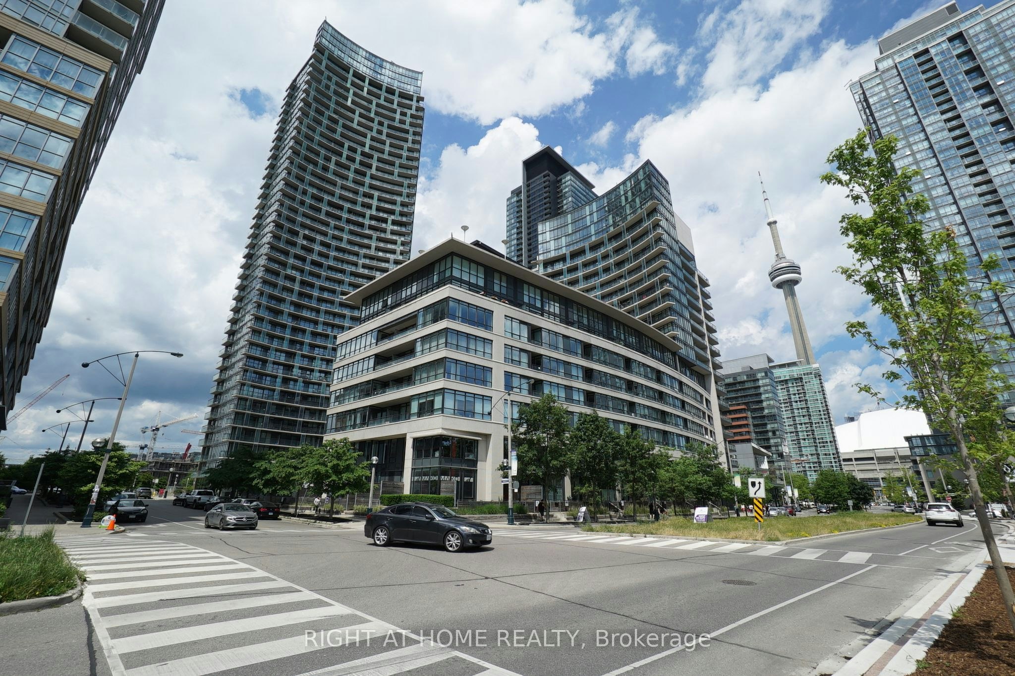 310-25 Capreol Court, Toronto, ON, M5V 3Z7 - 39