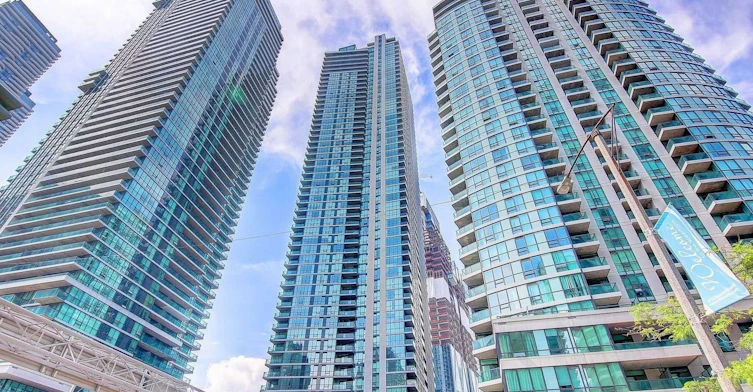 4805-33 Bay Street, Toronto, ON, M5J 2Z3