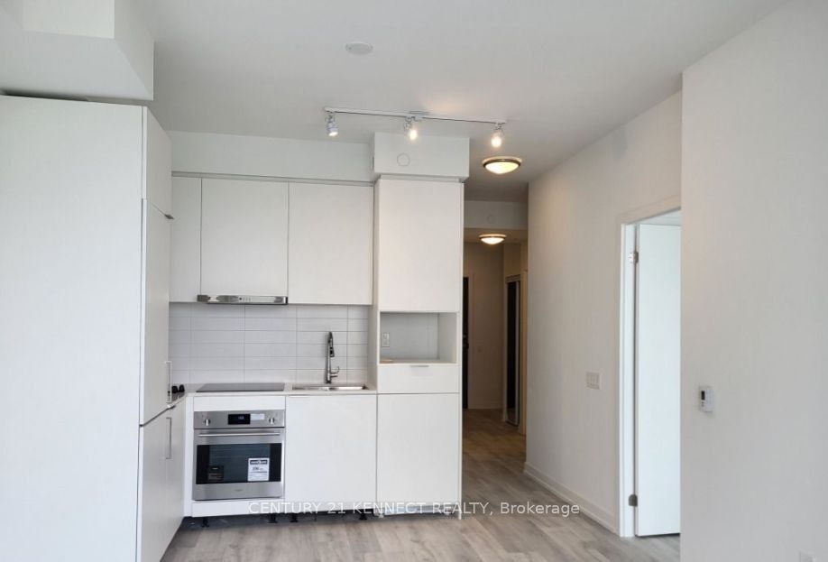 S2110-8 Olympic Garden Drive, Toronto, ON, M2M 0B9 - 8