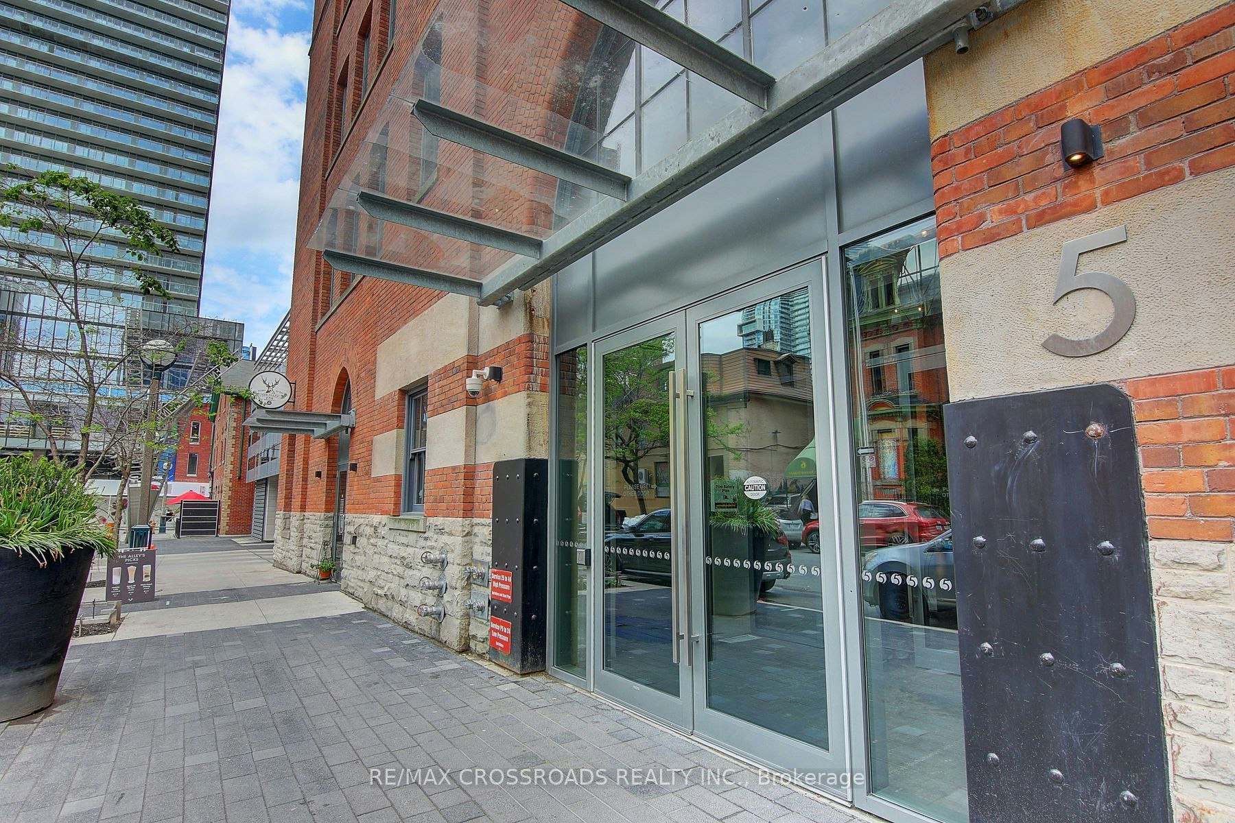 1604-5 St Joseph Street, Toronto, ON, M4Y 1Z3 - 2