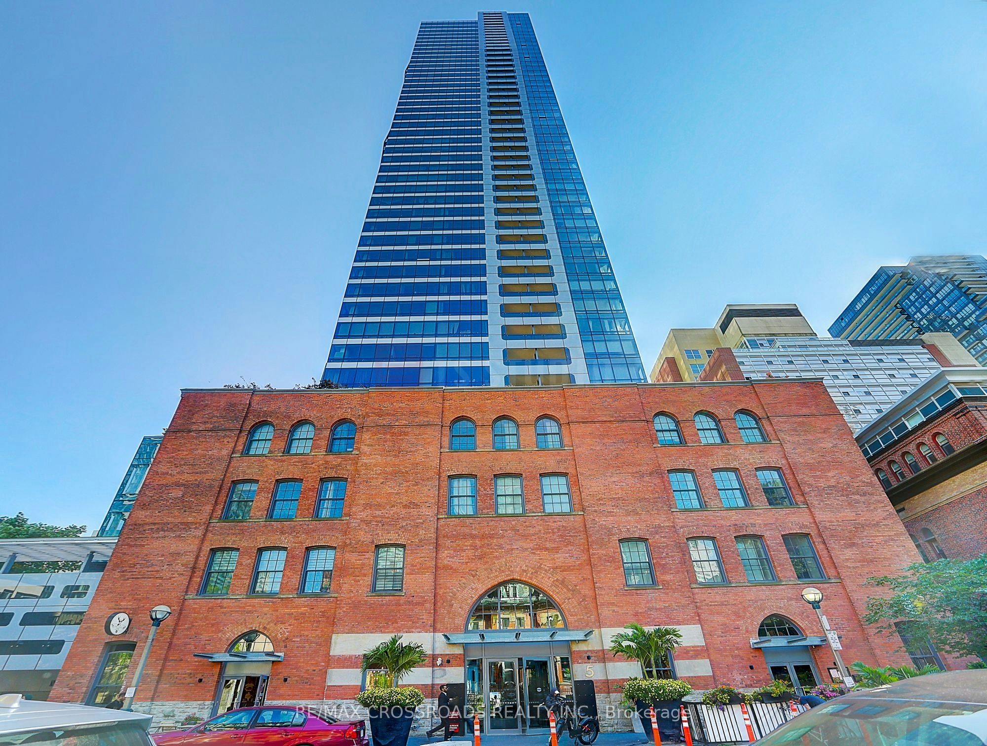 1604-5 St Joseph Street, Toronto, ON, M4Y 1Z3