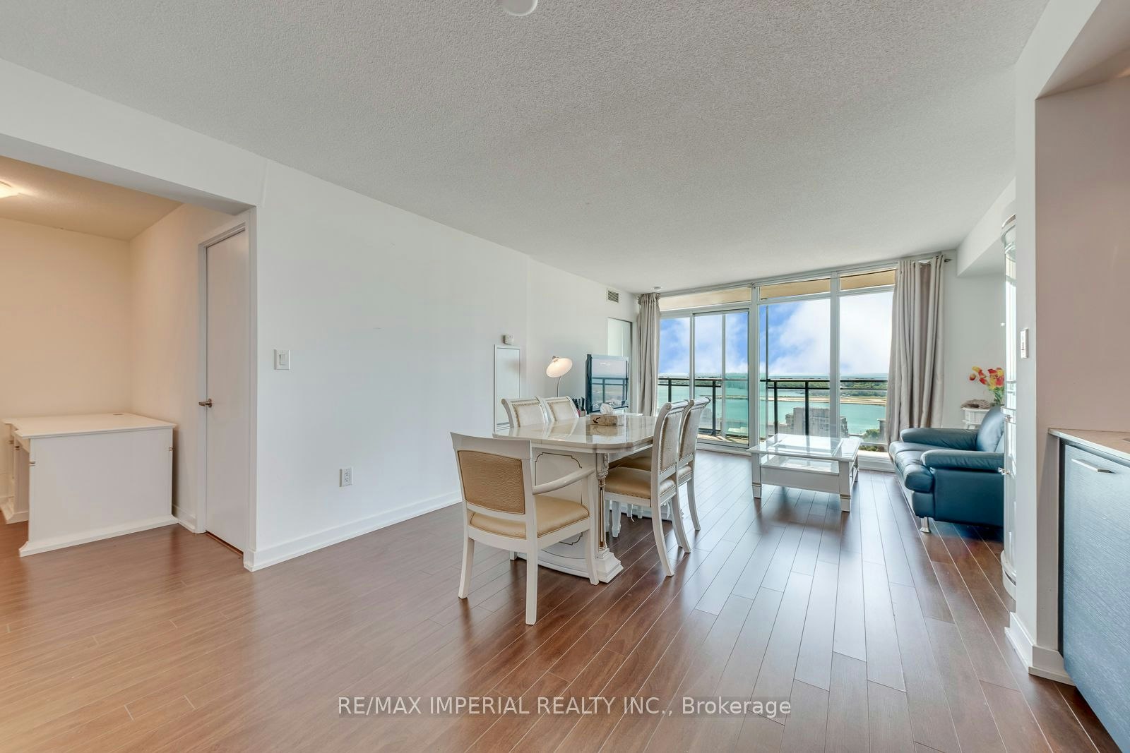 2510-25 Capreol Court, Toronto, ON, M5V 3Z4 - 10