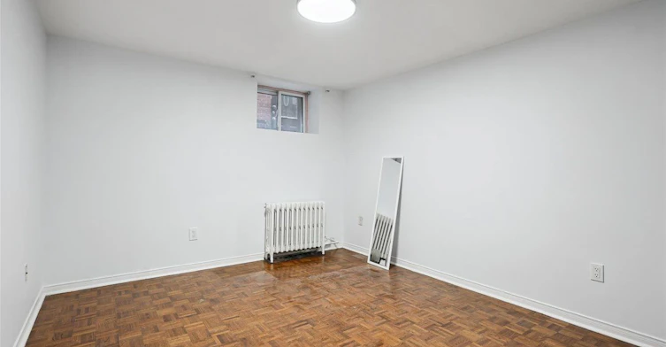 Lower-12 Castle View Avenue, Toronto, ON, M5R 1Y9 - 11