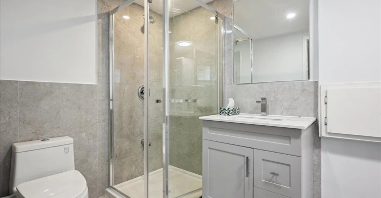Lower-12 Castle View Avenue, Toronto, ON, M5R 1Y9 - 8