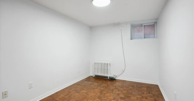 Lower-12 Castle View Avenue, Toronto, ON, M5R 1Y9 - 9