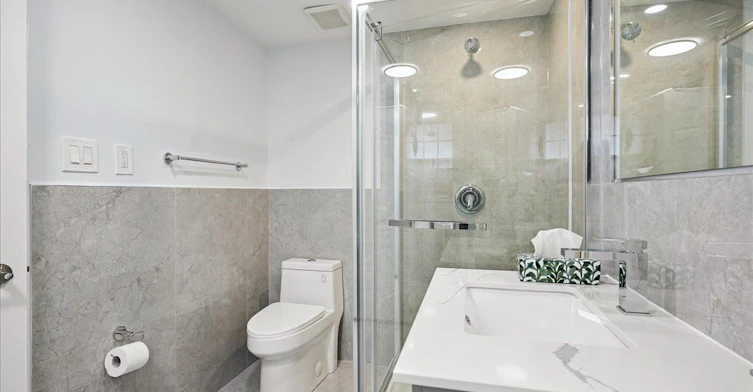 Lower-12 Castle View Avenue, Toronto, ON, M5R 1Y9 - 7