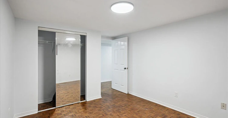Lower-12 Castle View Avenue, Toronto, ON, M5R 1Y9 - 12