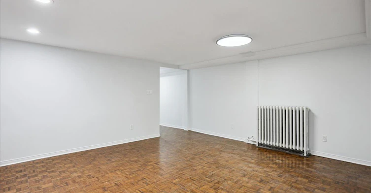 Lower-12 Castle View Avenue, Toronto, ON, M5R 1Y9 - 6