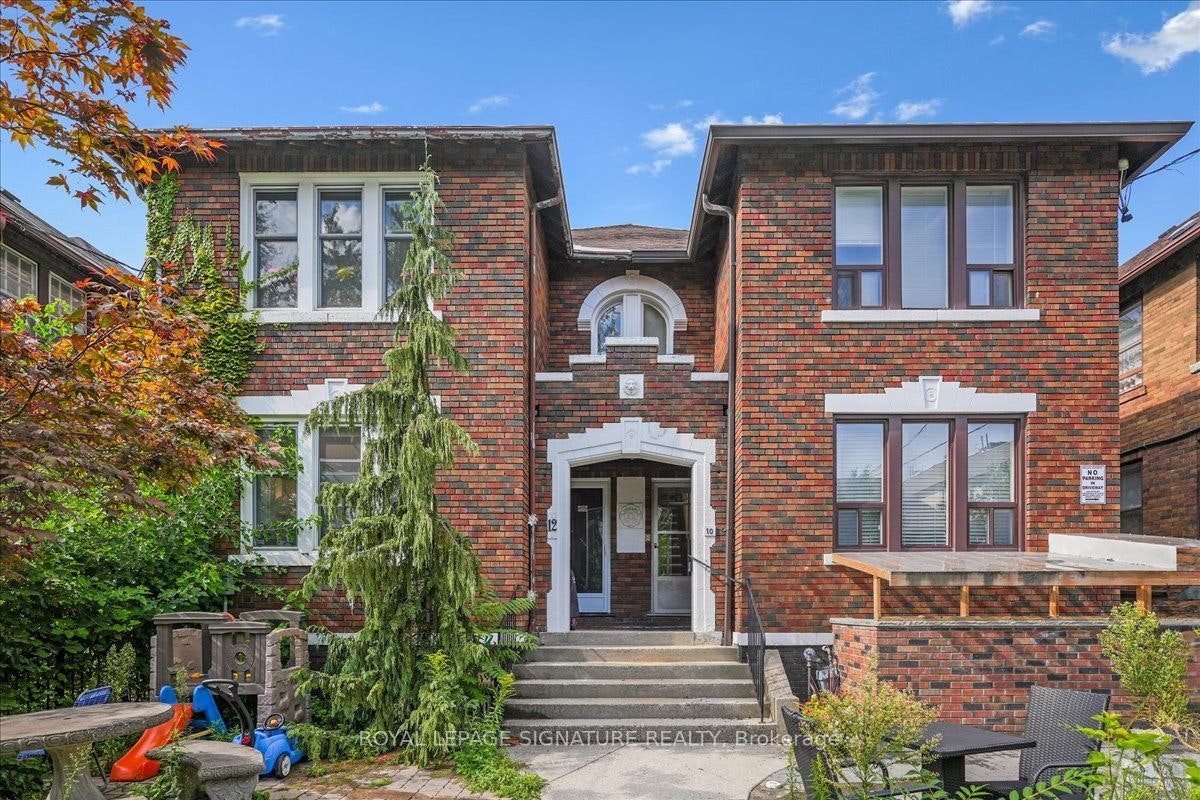 Lower-12 Castle View Avenue, Toronto, ON, M5R 1Y9